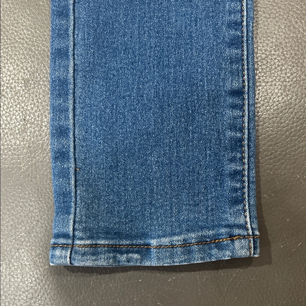 BOB Jeans Stylish Blue Distressed Women Jeans size 7/8 NWOT - Picture 6 of 9